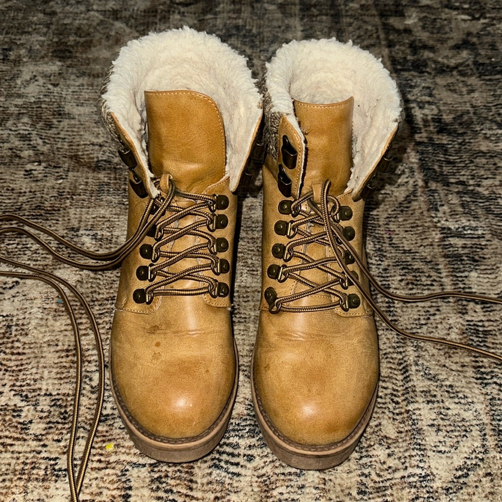 Combat boots